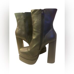 Public Desire Black Platform Heeled Boots NWOB 9